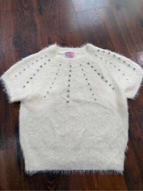 Muse Ivory Eyelash
Sweater with faux diamond stud embellishments - L